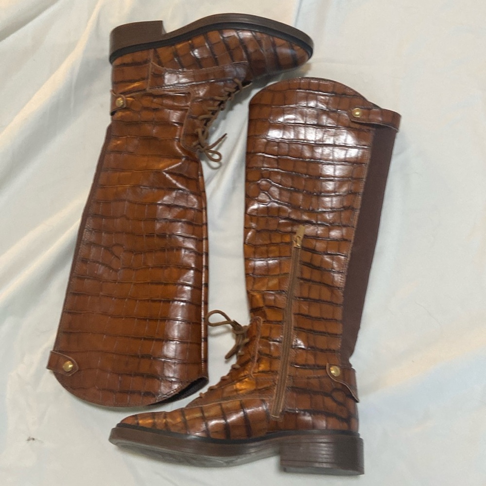 EUC Vince Camuto crocodile print boots size 7M